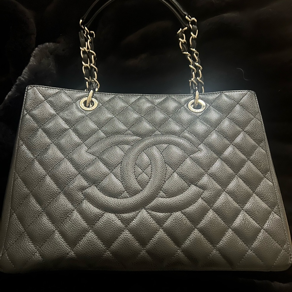 Chanel Grand Shopping Tote - Picture 3 of 16